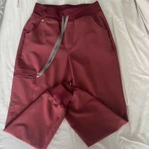 Figs cranberry color scrub set